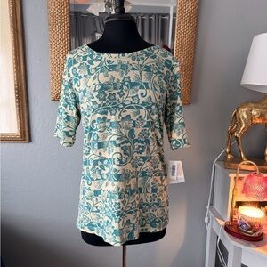 NWT!! 💚💙 LuLaRoe Green and Cream Floral Short Sleeve Top